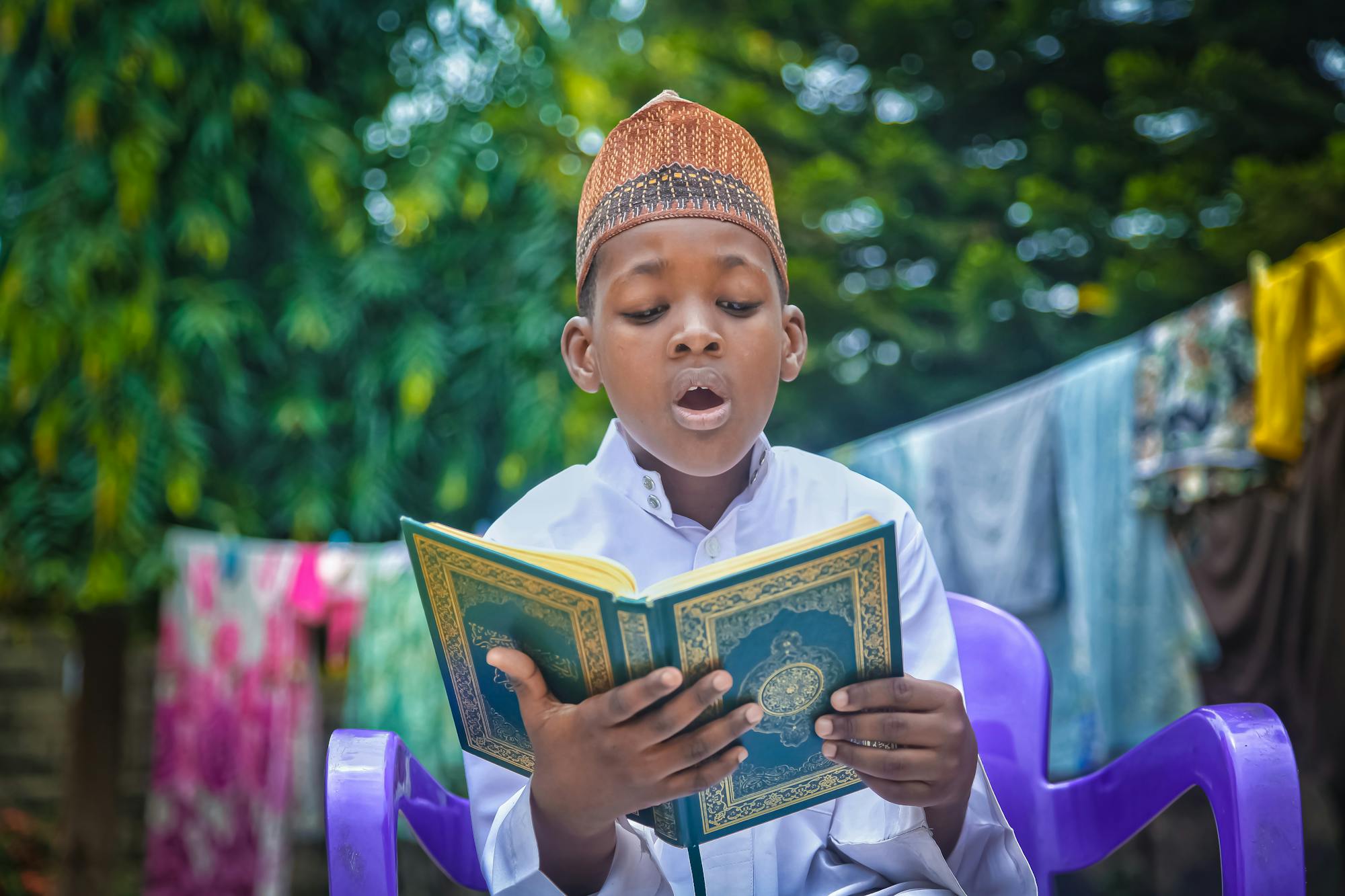 Child reading Quran
